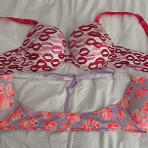 Victoria's Secret Pink and Lavender Kiss Print Bra